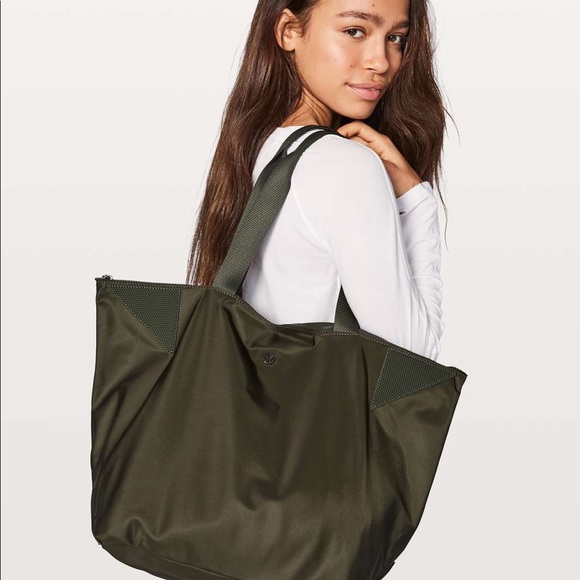 lululemon acute tote